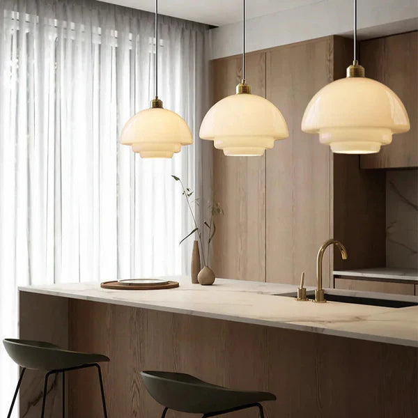 Suspension plafonnier vintage en verre opaline