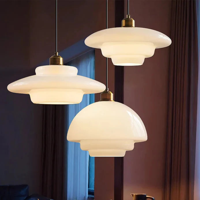 Suspension plafonnier vintage en verre opaline
